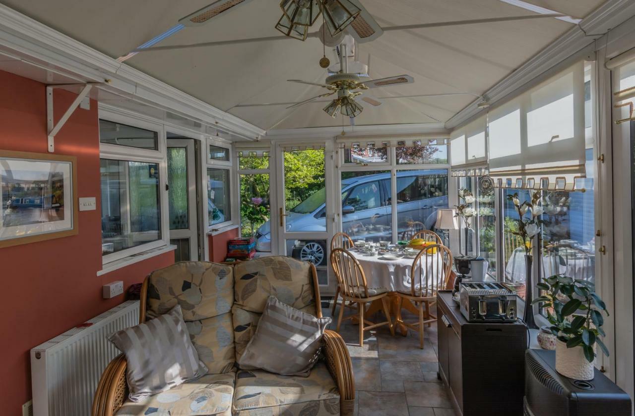 The Kiwi House Bed & Breakfast Sandbach Exterior photo