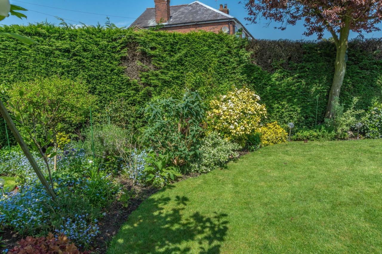 The Kiwi House Bed & Breakfast Sandbach Exterior photo